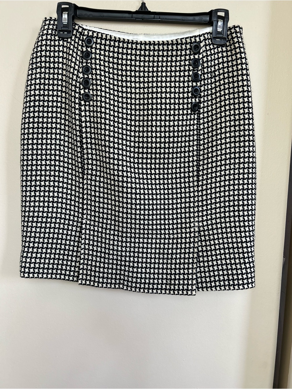 Classiques Entier Black and White Houndstooth Button-Detail Mini Skirt